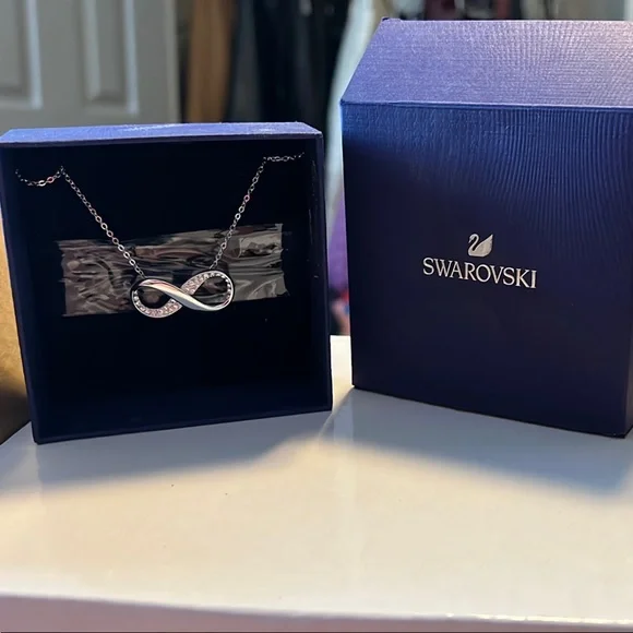 Swarovski Infinity Necklace in Silver NWT - Picture 4 of 6